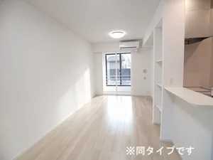 のマンスリーマンション・ウィークリーマンション「ＫＡＳＨＩＷＡ　ＨＩＬＬＳ 102・洋室(No.1483761)」メイン画像