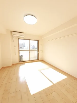 のマンスリーマンション・ウィークリーマンション「ヴィアーレ　光南 403・洋室(No.1484633)」メイン画像