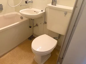 お手洗い（トイレットペーパー設置）