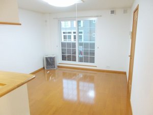 のマンスリーマンション・ウィークリーマンション「イースト　スリー　ヒルズ 102・洋室(No.1487065)」メイン画像