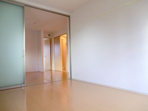 のマンスリーマンション・ウィークリーマンション「オーブ・ココ　Ⅲ 101・洋室(No.1487554)」メイン画像