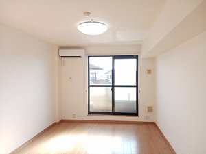 のマンスリーマンション・ウィークリーマンション「ヴィアーレ秋吉 203・洋室(No.1489654)」メイン画像