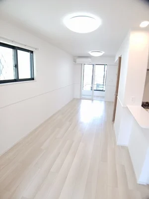 のマンスリーマンション・ウィークリーマンション「トムズガーデン園部　Ⅰ 102・洋室(No.1490388)」メイン画像