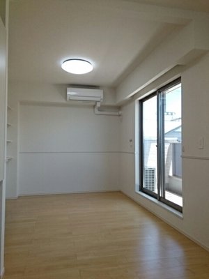 のマンスリーマンション・ウィークリーマンション「ゾンネンブルーメ 205・洋室(No.1491391)」メイン画像