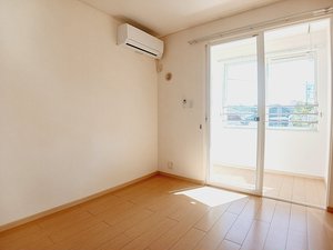 のマンスリーマンション・ウィークリーマンション「モンターニュ・アン・トルチェ 203・洋室(No.1491699)」メイン画像
