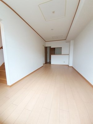 のマンスリーマンション・ウィークリーマンション「プリヴェイル中松山 201・洋室(No.1493181)」メイン画像