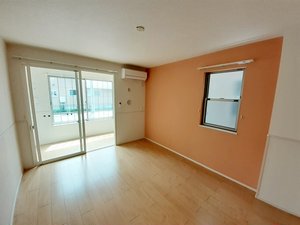 のマンスリーマンション・ウィークリーマンション「Ｃａ・Ｃａｌｏｔ　Ⅱ 101・洋室(No.1493466)」メイン画像
