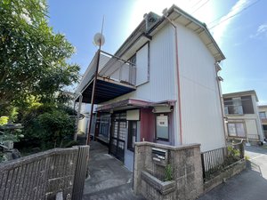 三重県のマンスリーマンション・ウィークリーマンション「マンスリー伊勢志摩 inarimaesou【広々戸建て・フル家電・備品完備】 1，2階・戸建て　1階ＬＤＫ＋談話室、2階個別居室(No.1494722)」メイン画像