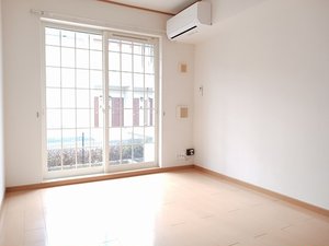 のマンスリーマンション・ウィークリーマンション「アンソレイエⅡ 102・洋室(No.1495331)」メイン画像
