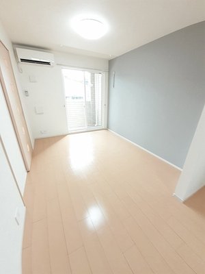 のマンスリーマンション・ウィークリーマンション「Ａｃｑｕａ　ｖｉｌｌａ　前田 102・洋室(No.1495962)」メイン画像