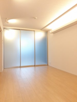 のマンスリーマンション・ウィークリーマンション「ロイヤル・上足洗 106・洋室(No.1496663)」メイン画像