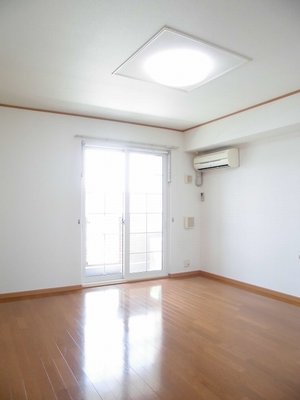 のマンスリーマンション・ウィークリーマンション「ミルト　クリーマ　Ａ 103・洋室(No.1496970)」メイン画像