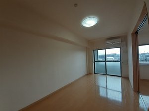 柚須駅（福岡県）のマンスリーマンション・ウィークリーマンション「プレステージ空港東 403・洋室(No.1497332)」メイン画像
