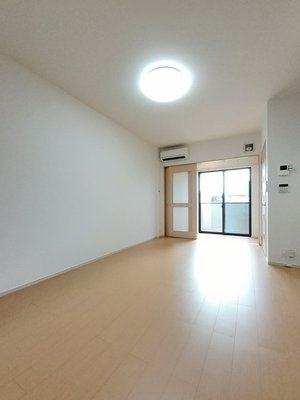 のマンスリーマンション・ウィークリーマンション「ホワイトダフネ 102・洋室(No.1498558)」メイン画像