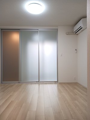 のマンスリーマンション・ウィークリーマンション「プリムローズ　Ⅴ 102・洋室(No.1498644)」メイン画像