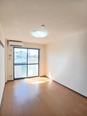 のマンスリーマンション・ウィークリーマンション「カーサ　木太 204・洋室(No.1501614)」メイン画像