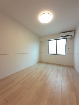新潟県のマンスリーマンション・ウィークリーマンション「カサ　ビヴァ 201・洋室(No.1502123)」メイン画像