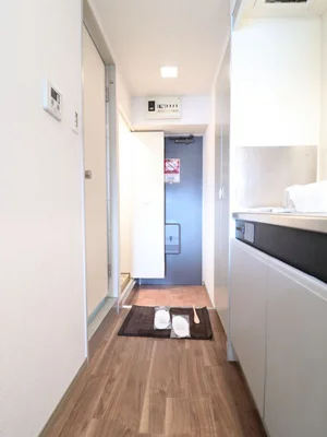 玄関！靴ベラやスリッパもご用意しておりますので是非ご活用ください♪