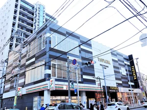 ツタヤ　＆　ローソン