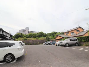 近隣駐車場（40ｍほどで　徒歩すぐ）