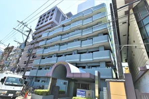 地下鉄祇園駅より徒歩1分の駅チカ♪周辺にはコンビニや飲食店など生活する際に助かるお店が複数ございますので便利な立地となっております。