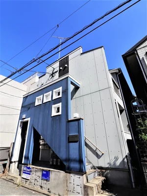 JR久留米駅より徒歩7分の駅チカ♪駐車場有♪周辺には飲食店・コンビニ・郵便局など生活する際に助かるお店が複数あり、とても便利な立地となっております。