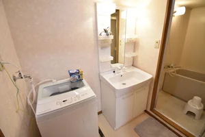 【設備画像】洗濯機や、洗濯用洗剤もご用意しております♪うれしい独立洗面台付き◎！姫路ウィークリーマンションの標準設備となります。