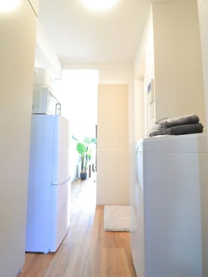 冷蔵庫や洗濯機などの大型家電も標準装備でご案内いたします。炊飯器や電子レンジ、ケトルなどもございますので、快適に生活していただけます。