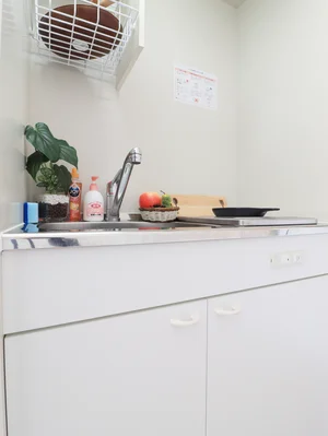 1口システムIHキッチン。簡単な料理から洗い物まで出来るようになっております。初めての一人暮らしでも安心ですね。