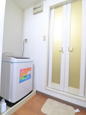 屋内洗濯機＆脱衣所　毎日洗濯可能で清潔にしてお過ごしいただけます。