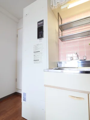 電気温水器（オール電化になります）　＊深夜にお湯を沸かすため、お湯を使いすぎるとお湯が出なくなる場合がございます＊