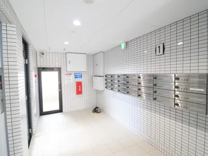 ダイヤルロック式集合ポスト　郵便物など受け取り可能となっております。