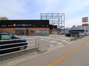 カフェ　ファディズ　徒歩3分