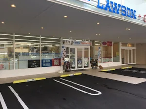ローソン 呉中通一丁目店まで徒歩２分