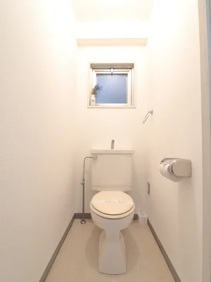 トイレはトイレットペーパーはもちろん　トイレブラシや洗剤なども標準品です！