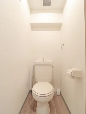 トイレットペーパーはもちろん　トイレブラシや洗剤などすべて標準品！