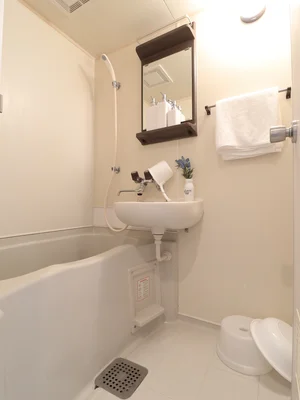 バストイレ別　湯船もゆったり使っていただけるサイズです　タオルやシャンプーコンディショナー等すべて取り揃えてあります！