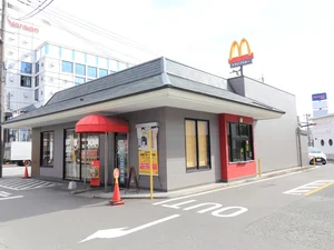 マクドナルド３号線則松店　徒歩４分