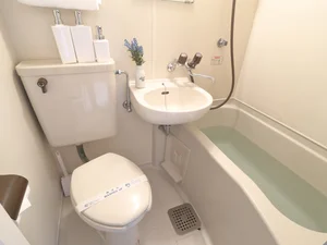 シャワー派の人にオススメです。　シャンプーコンディショナーやボディーソープなどもそろっているので荷物を軽く♪