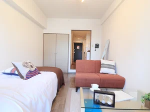 リネン類の取り揃えも豊富にございます！　ティッシュや消臭スプレー等あると嬉しい備品類も標準品です。