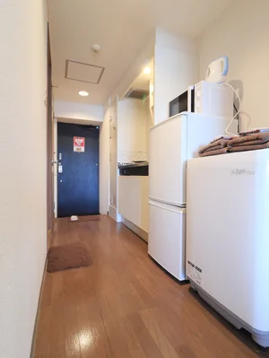 広々とした玄関スペース！　洗濯機や冷蔵庫など家電類もそろっております！