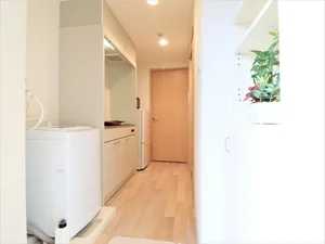 シューズボックス有り、屋内洗濯機有　収納にも困らないので荷物が多くなっても安心！　毎日洗濯できて清潔にお過ごしいただけます。