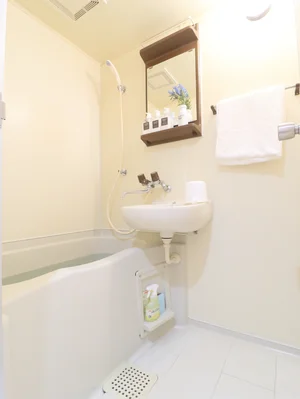 浴室　ゆったり湯船につかって一日の疲れを落としていただけます　シャンプーコンディショナーなどすべて標準品！