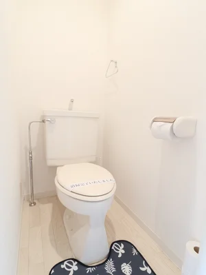 バストイレ別！　トイレブラシや洗剤なども完備しております！清潔に保って快適にお使いいただけます！