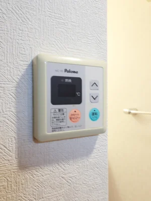 お好みの温度を指先ひとつで設定。季節に合わせて最適な温度でお湯を使える、当たり前だけど欠かせない「快適のコントロールセンター」です。