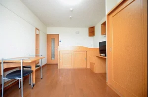 衣山駅（愛媛県）のマンスリーマンション・ウィークリーマンション「レオパレスＫ＆Ｒ 105(No.255727)」メイン画像