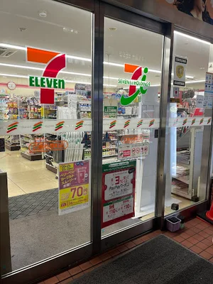 セブン-イレブン 広島松原町店まで徒歩５分・・・・コンビニでジュースや少し軽食など便利です！