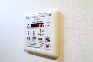 浴室暖房乾燥機付き! 雨の日の洗濯物でも安心です。