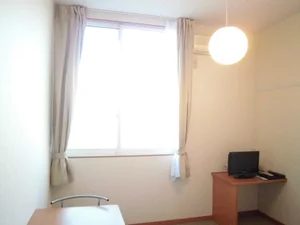 のマンスリーマンション・ウィークリーマンション「レオパレスファミーユ 204(No.270541)」メイン画像