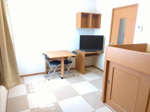 香川県のマンスリーマンション・ウィークリーマンション「レオパレスラ　スリーズ 206(No.272368)」メイン画像